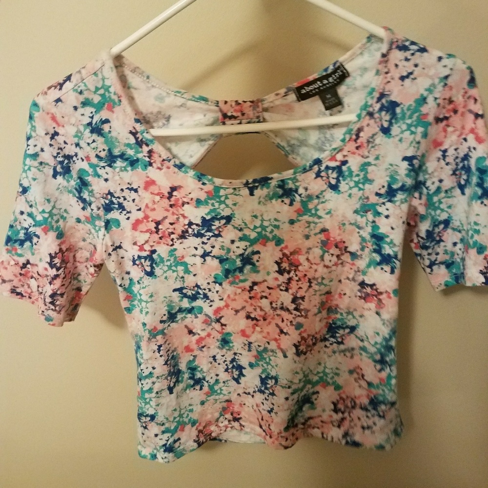 Floral Crop top size medium